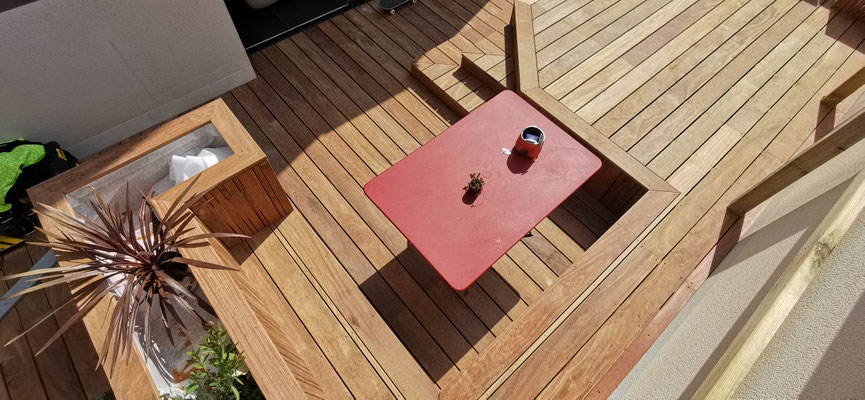 Terrasse ipe avec banquettes